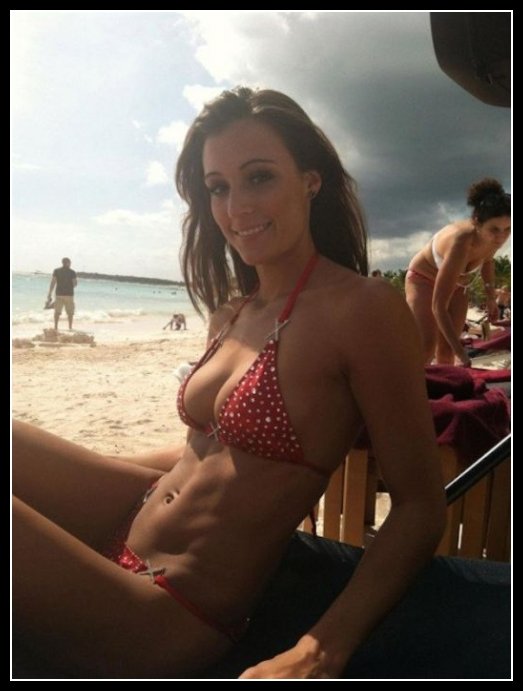 girls_in_bikini_11