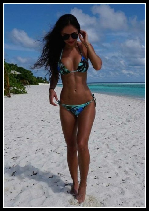 girls_in_bikini_13