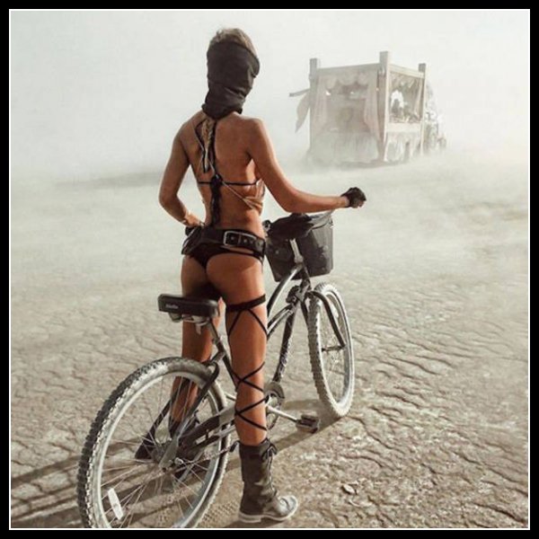 girls_on_bicycles_30