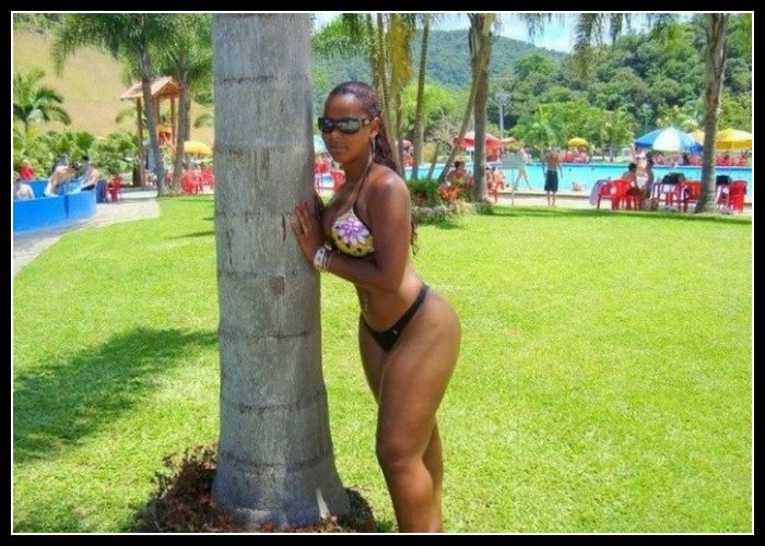 ladies_brazilian_beaches_33