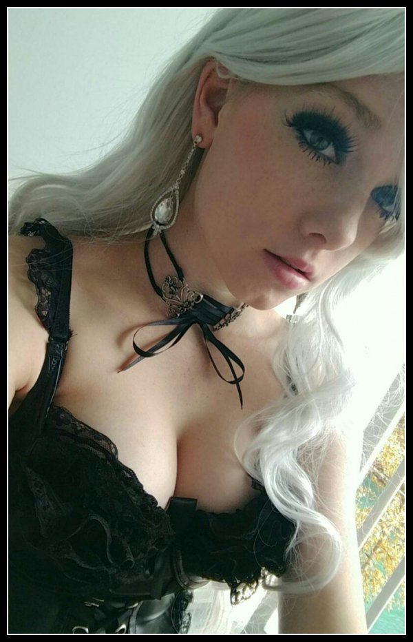 best-funny-halloween-pictures-2016-sexy-halloween-pictures-2016-201725