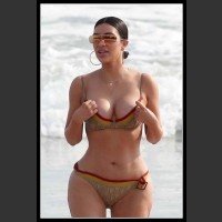 Kim Kardashian w bikini !!!...